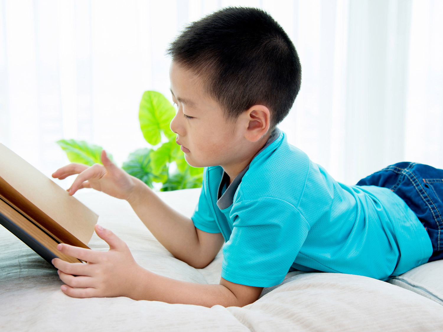4 Tips to Make Reading Your Child's Go-To Summer Activity