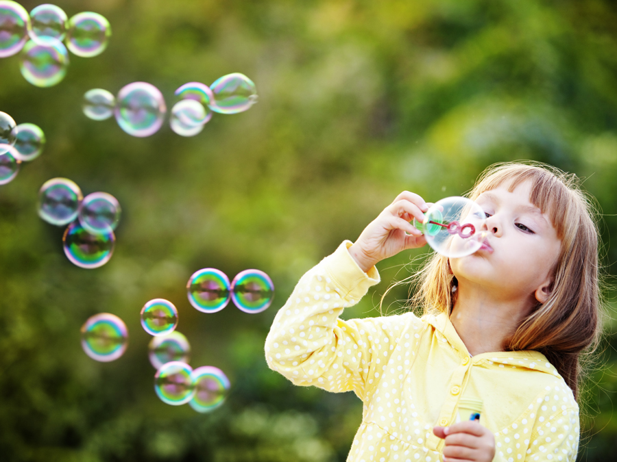 Take awesome bubble photos with kids with these 3 tips