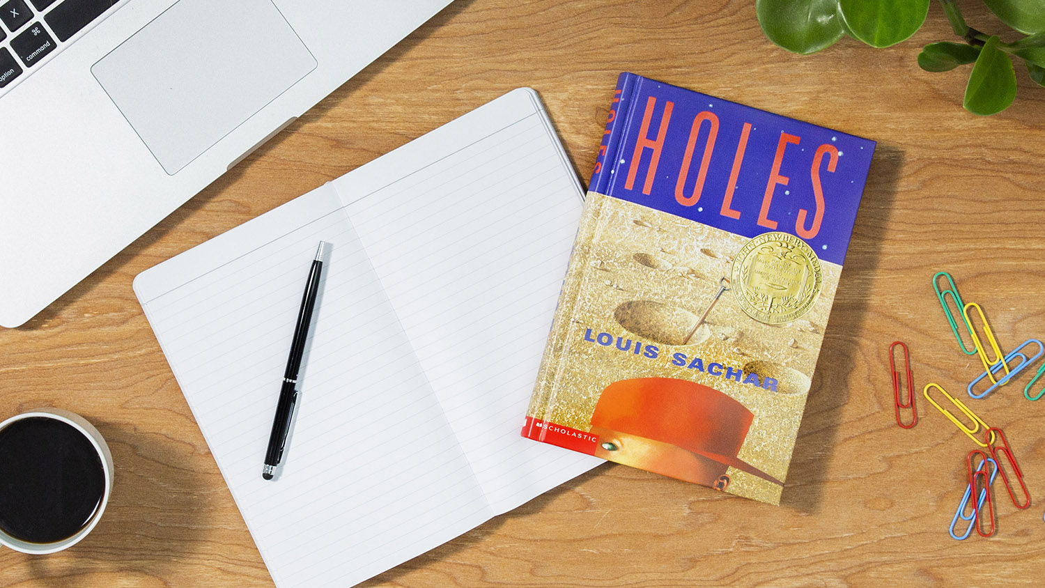 Books like Holes(Holes) by Louis Sachar